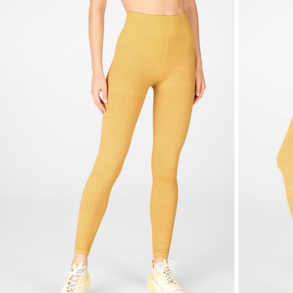 Fabletics Seamless Set - Picture 7 of 8